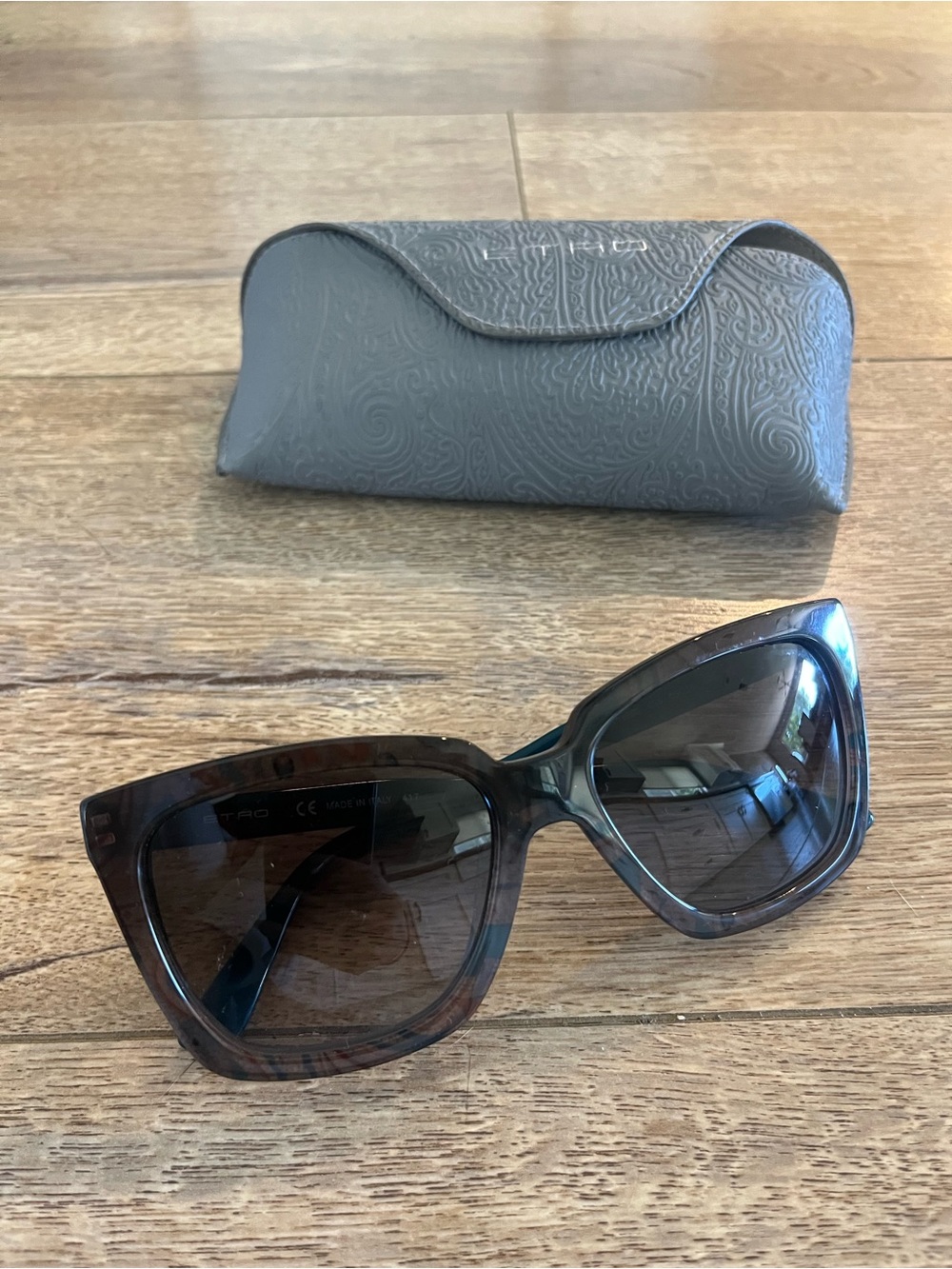 Brand new Etro Oversized Cat-Eye Sunglasses in Dark Tortoiseshell